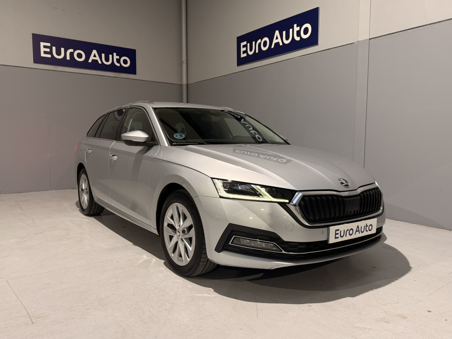 SkodaOctavia150DSGGris (1)