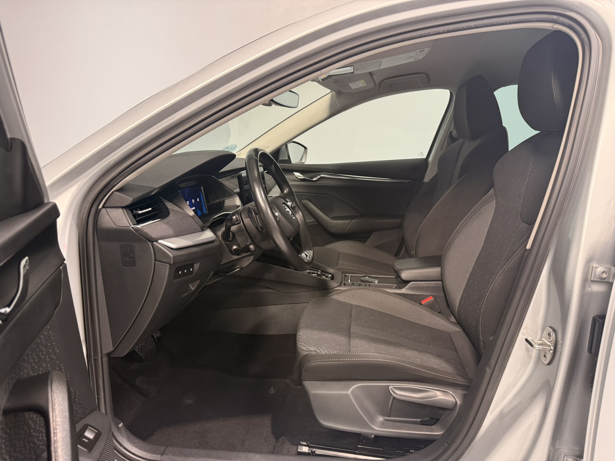 SkodaOctavia150DSGGris (10)