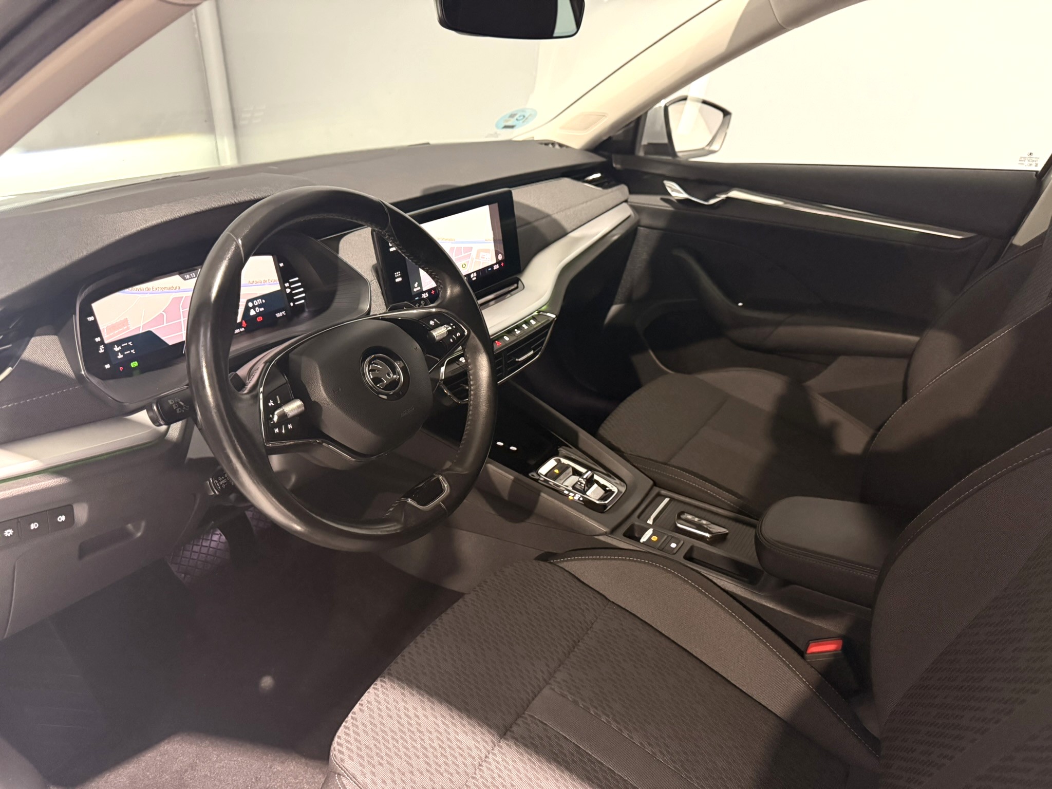 SkodaOctavia150DSGGris (11)