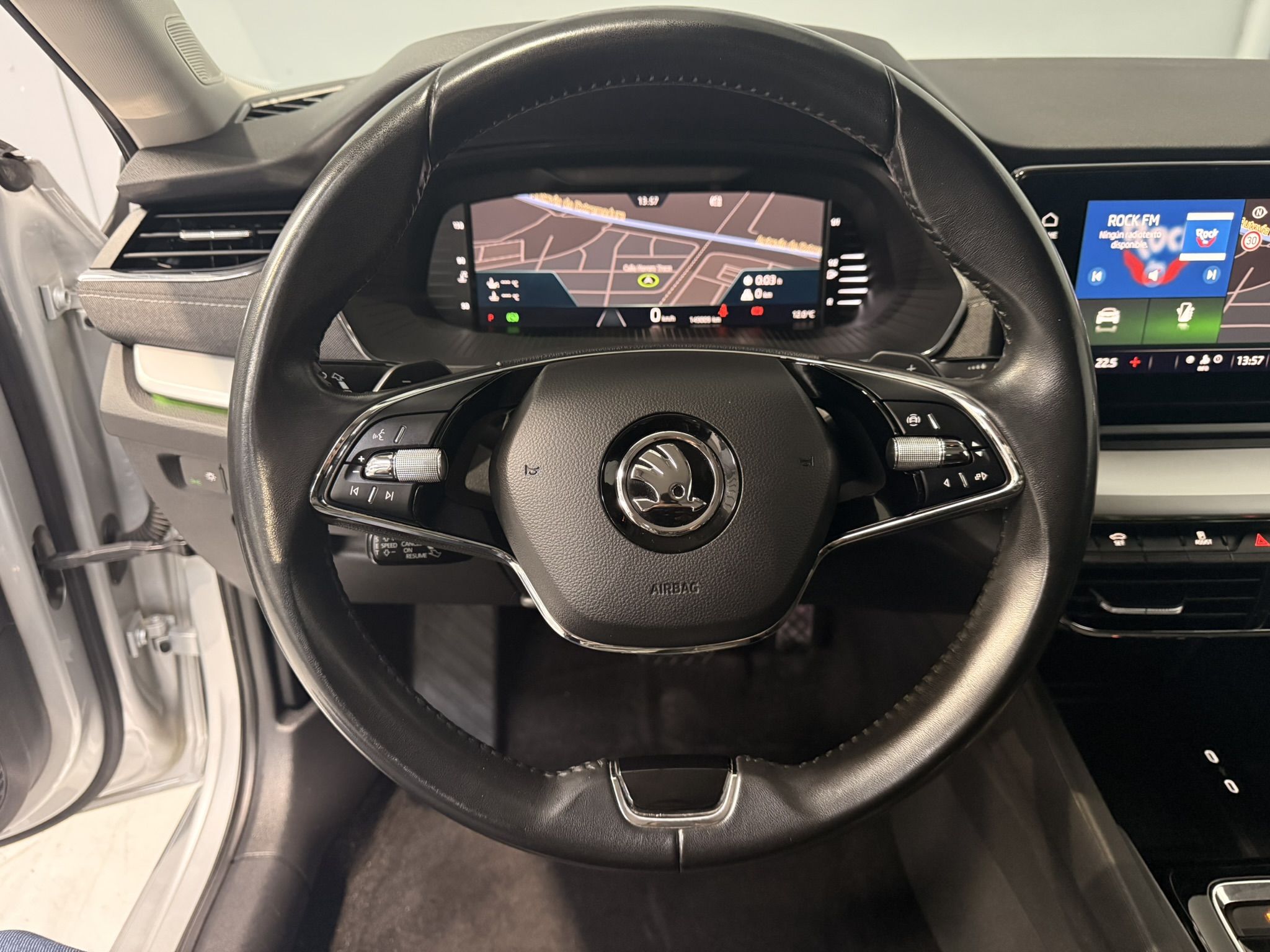 SkodaOctavia150DSGGris (12)