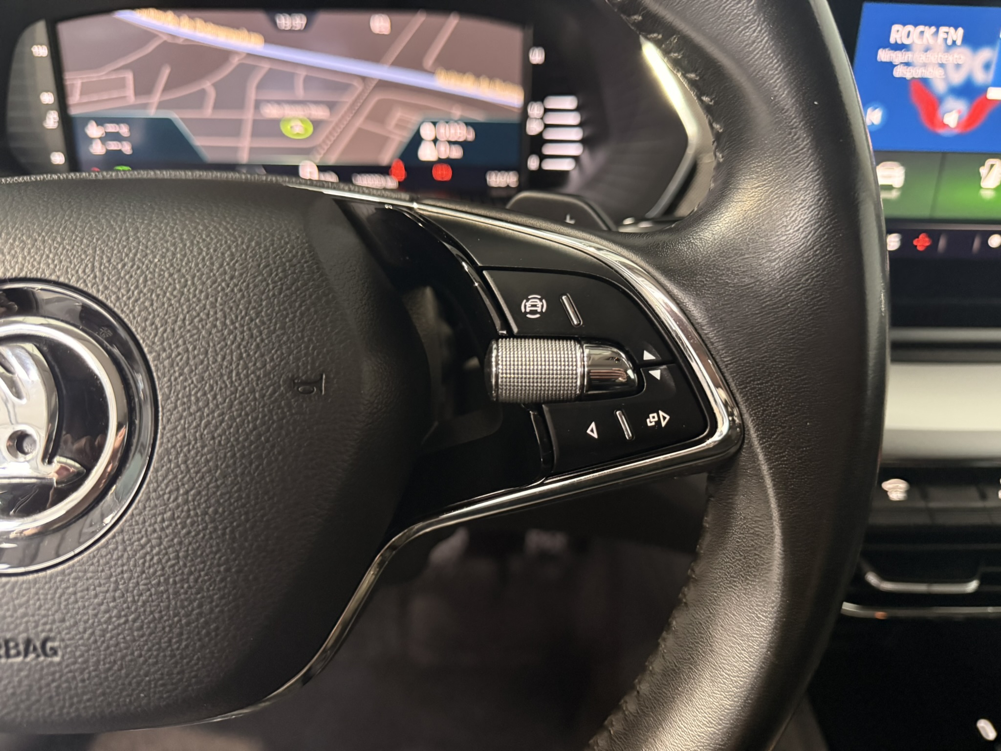 SkodaOctavia150DSGGris (14)