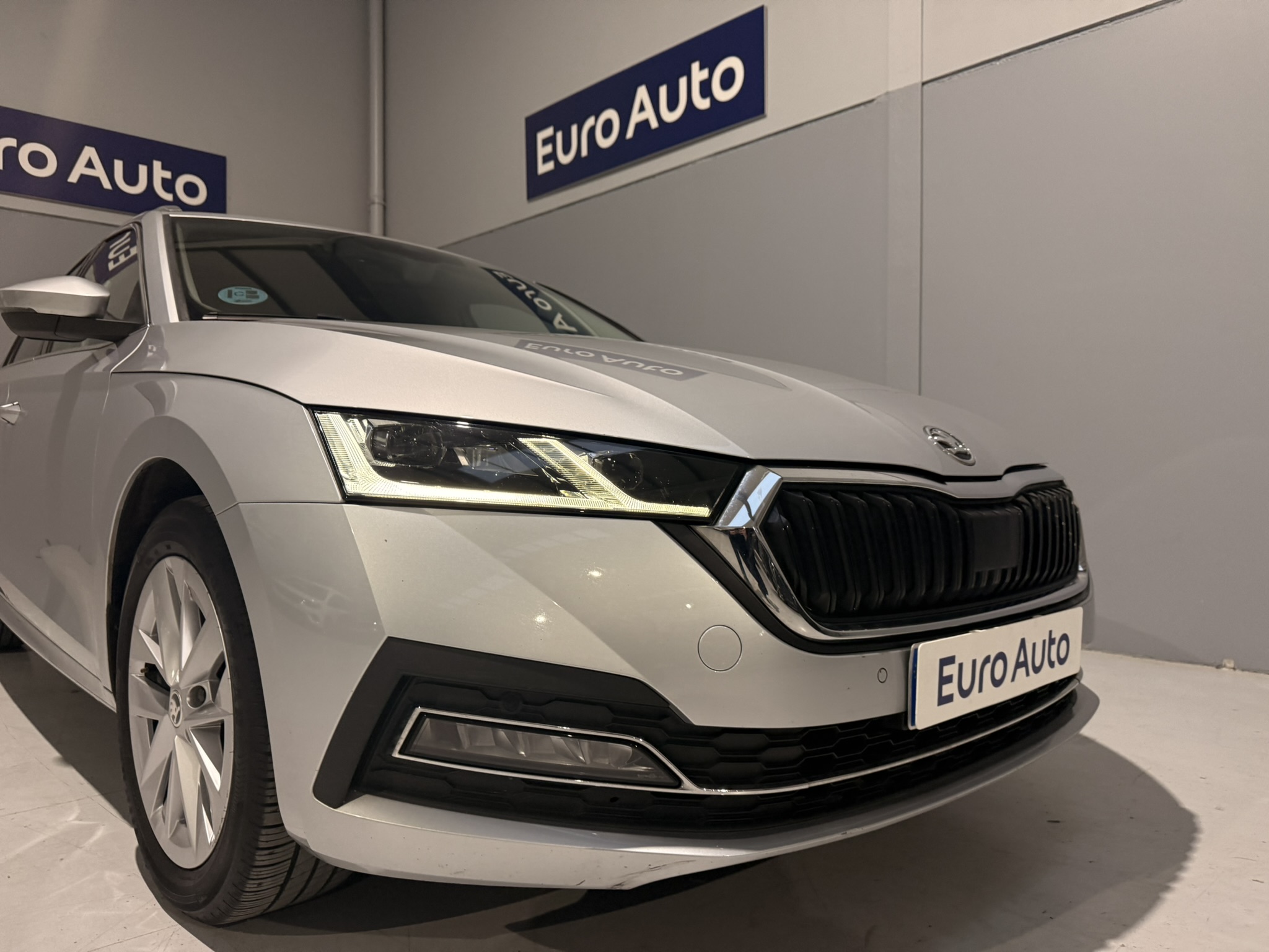SkodaOctavia150DSGGris (2)
