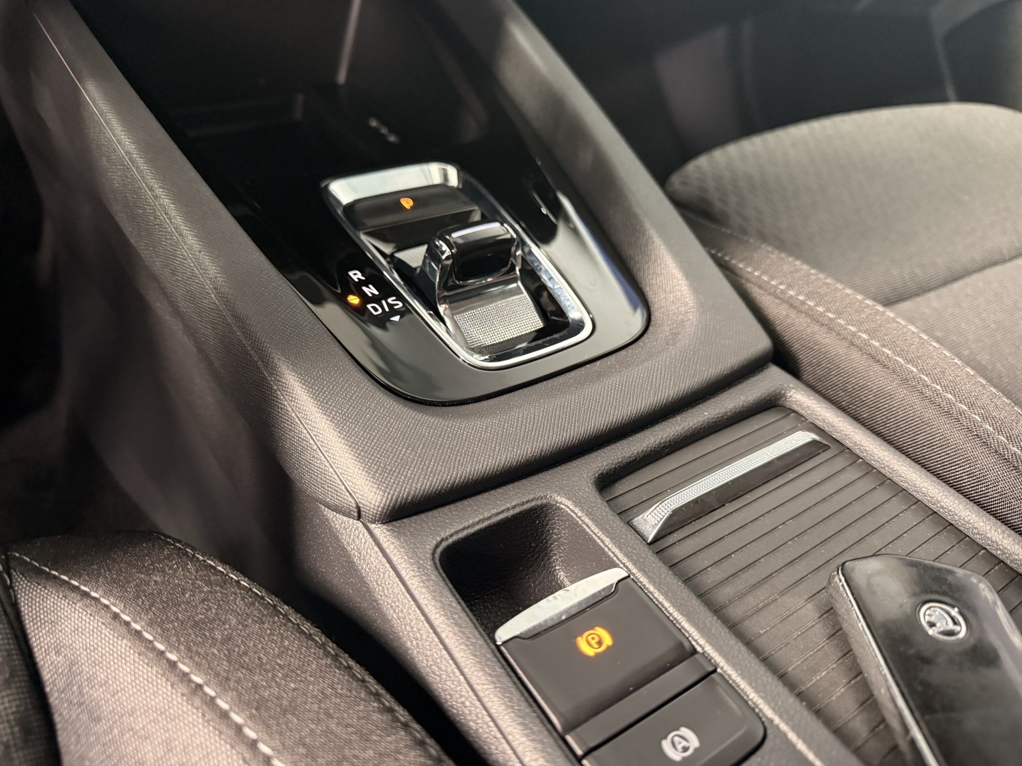 SkodaOctavia150DSGGris (24)