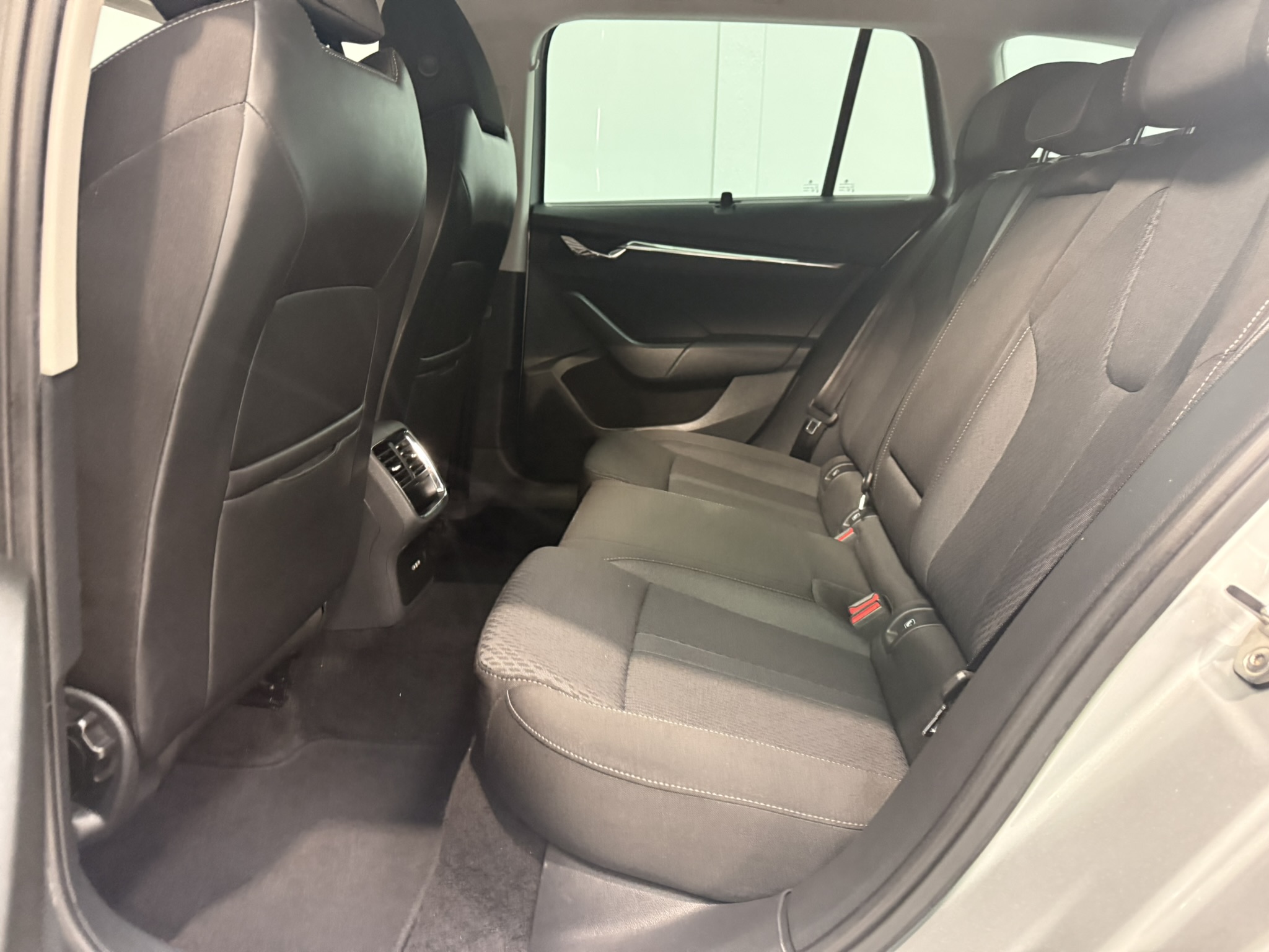 SkodaOctavia150DSGGris (27)