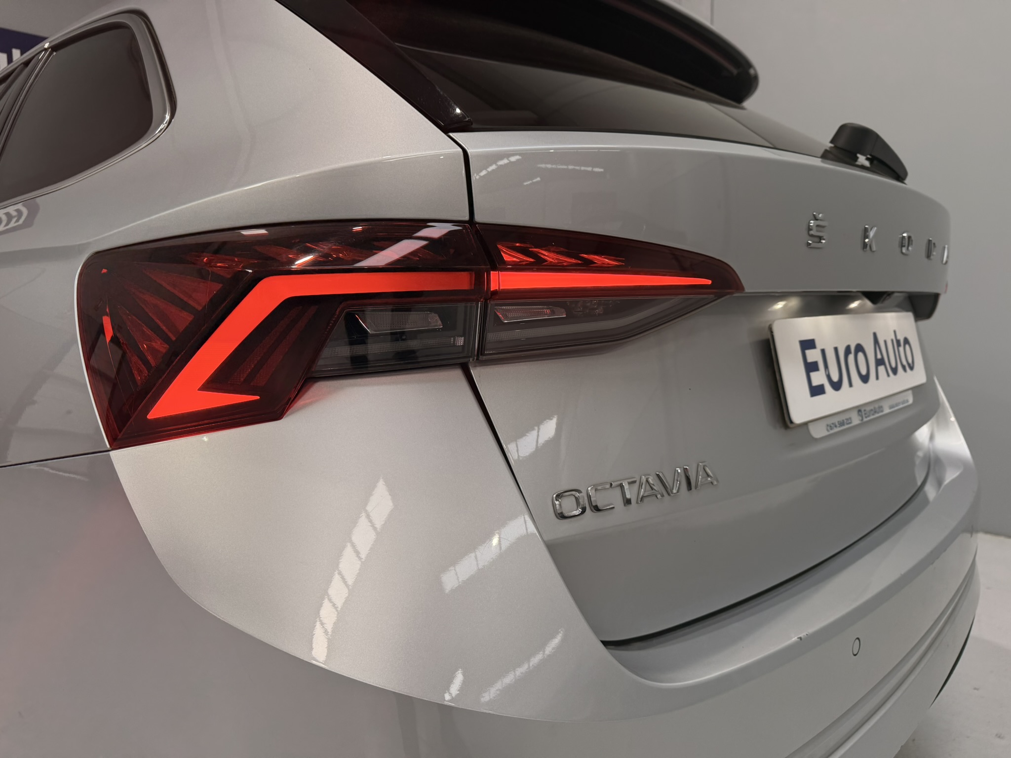 SkodaOctavia150DSGGris (44)