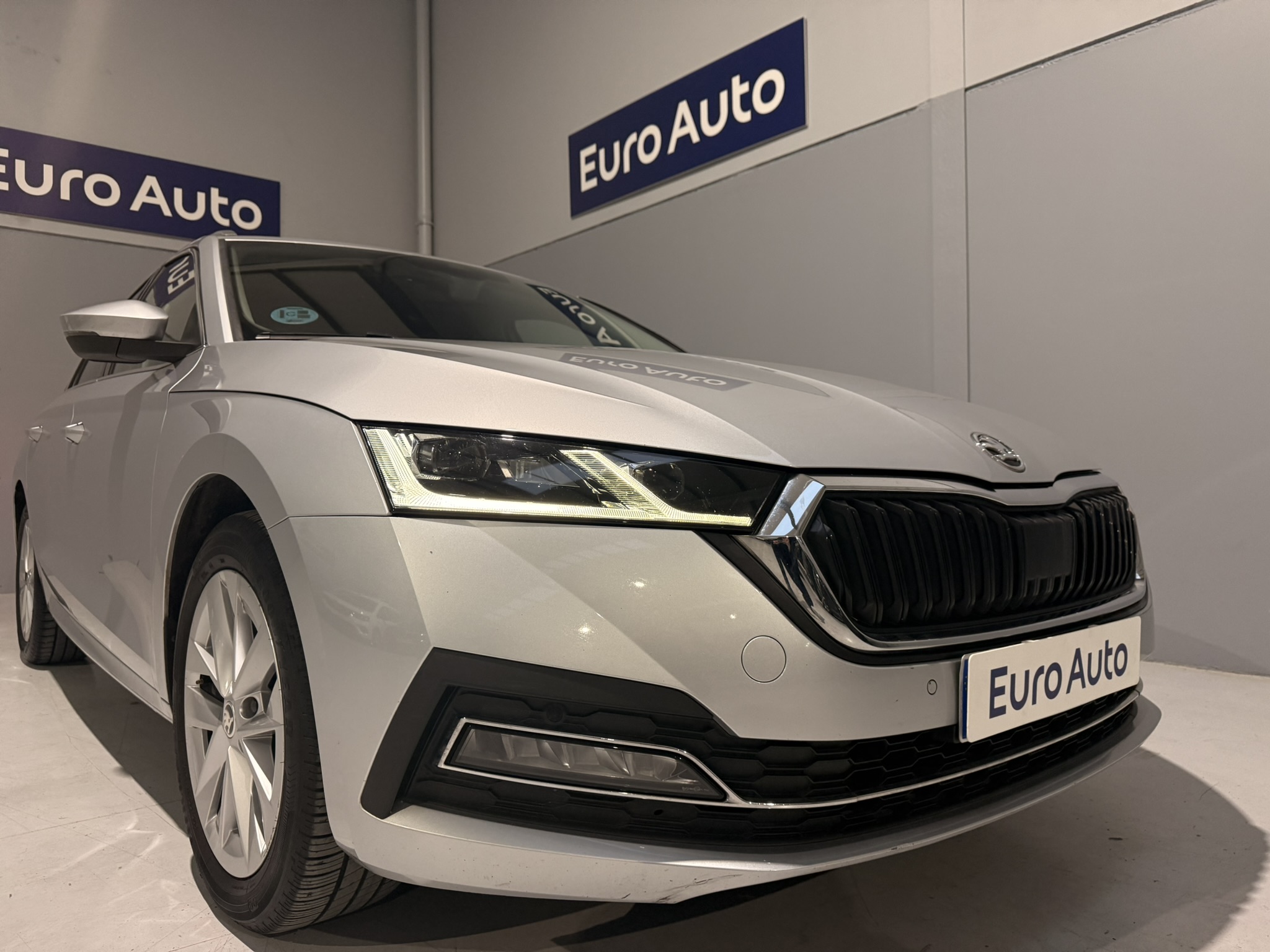 SkodaOctavia150DSGGris (48)