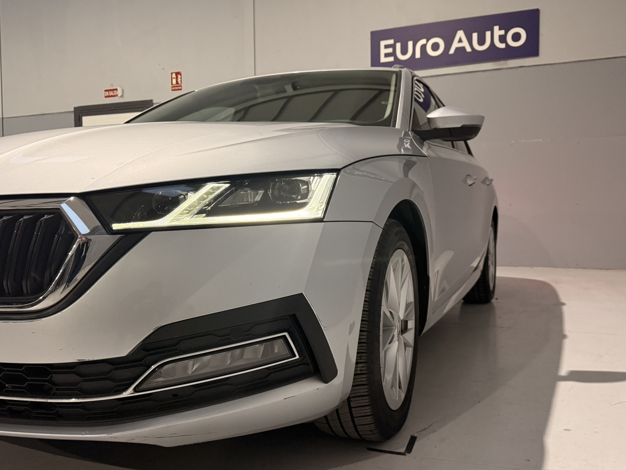 SkodaOctavia150DSGGris (49)