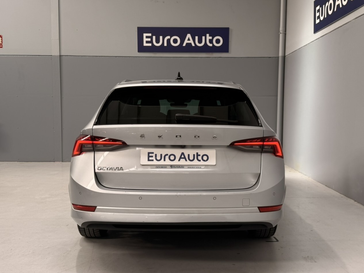 SkodaOctavia150DSGGris (6)