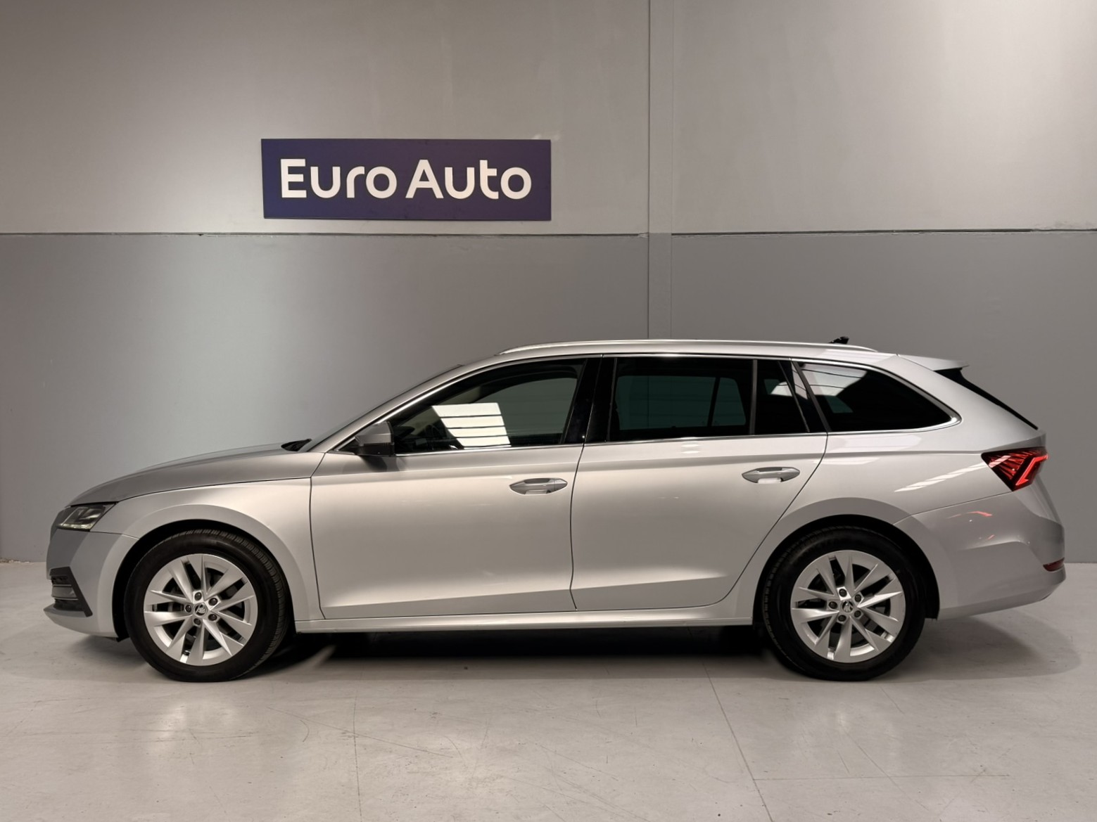 SkodaOctavia150DSGGris (7)