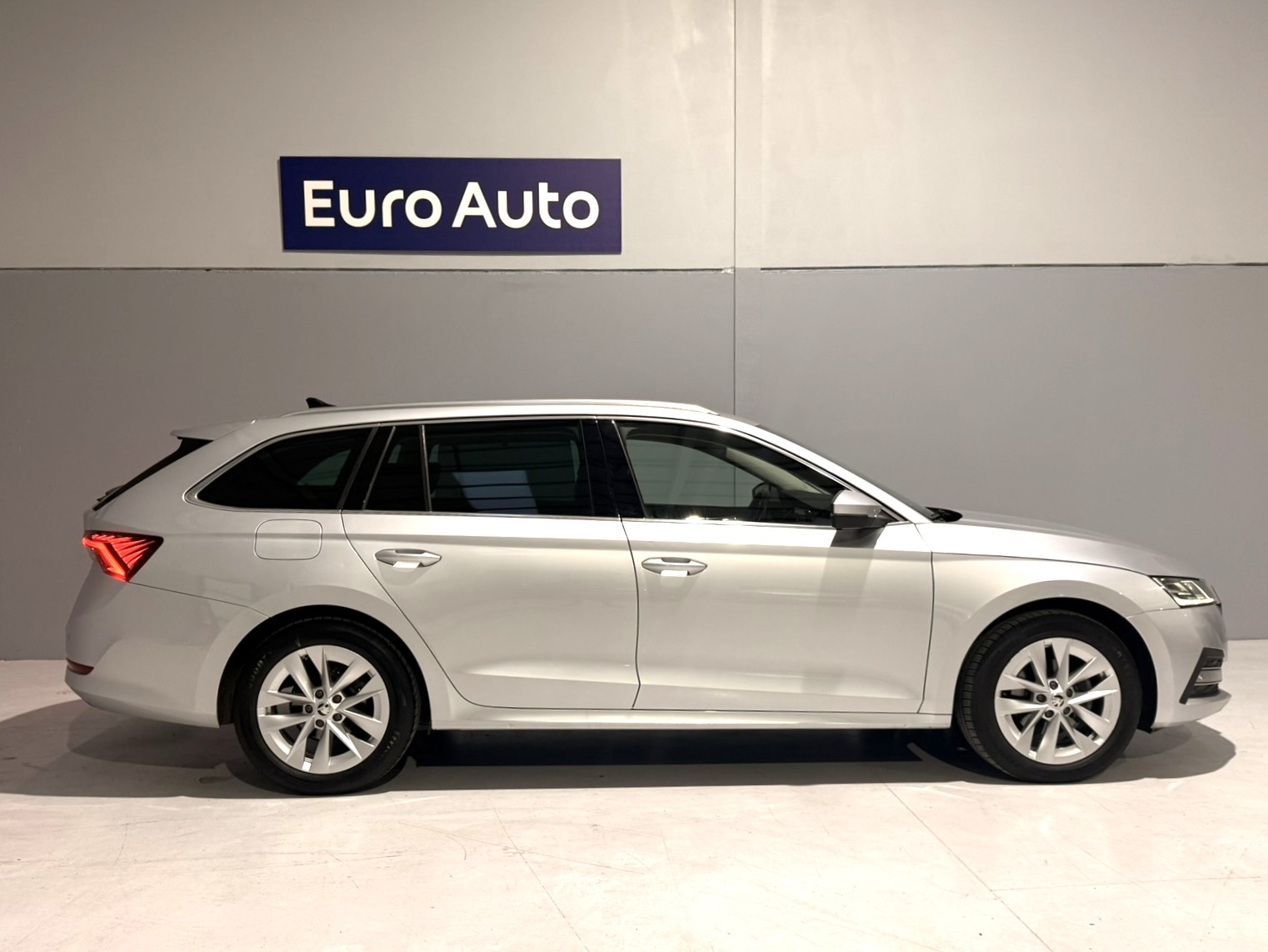 SkodaOctavia150DSGGris (8)