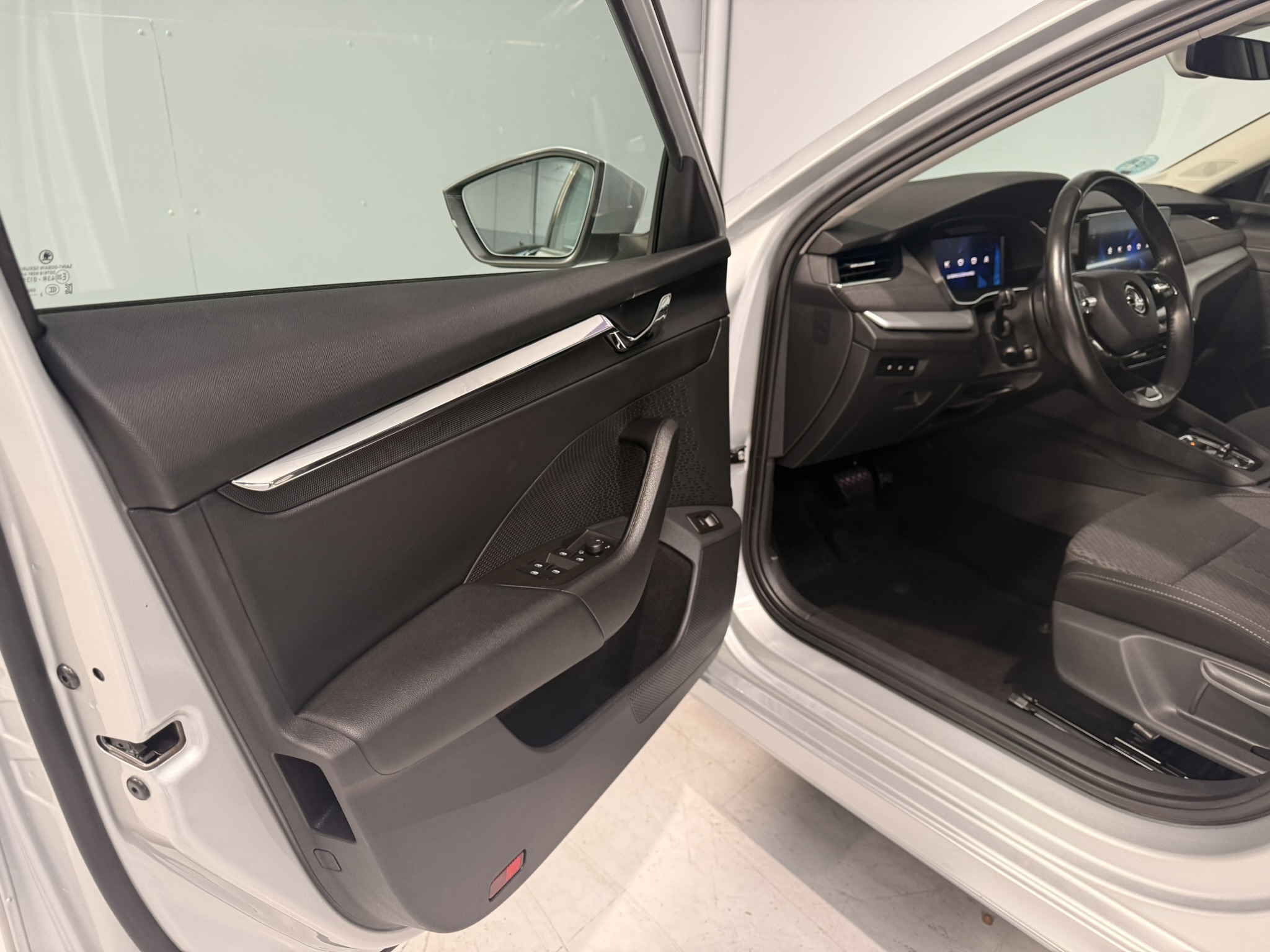 SkodaOctavia150DSGGris (9)